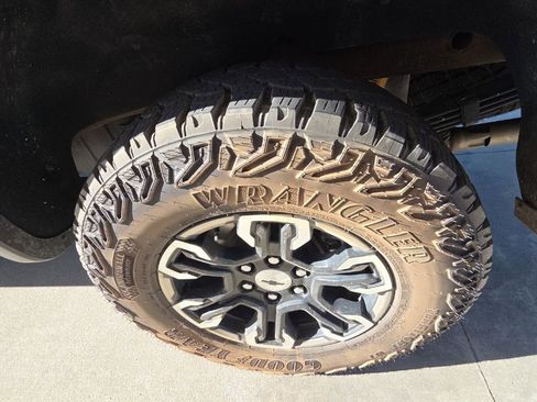 Used 2025 Chevrolet Silverado 1500 ZR2 image 16