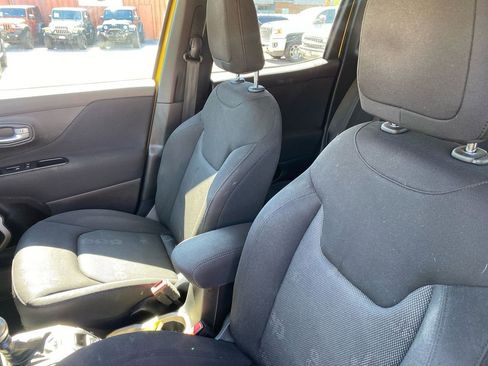 Used 2017 Jeep Renegade Latitude image 27