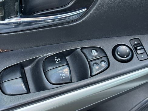 Used 2020 Nissan Kicks SR image 11