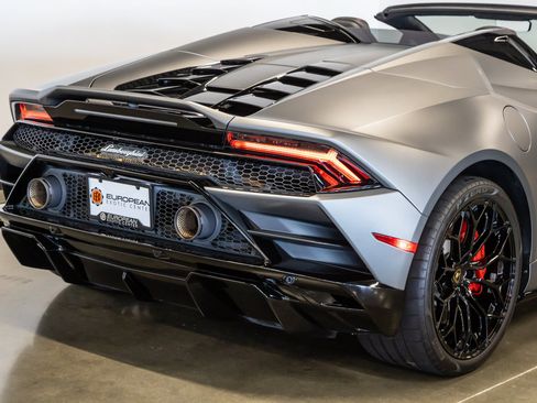 Used 2021 Lamborghini Huracan EVO RWD image 27
