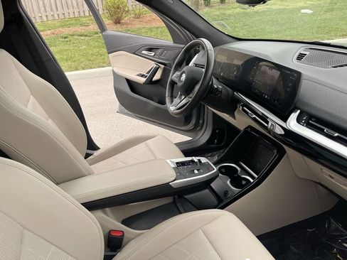 Used 2025 BMW X2 xDrive28i AWD/4WD image 27