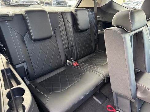 Used 2025 Volkswagen Atlas SEL Premium R-Line image 21