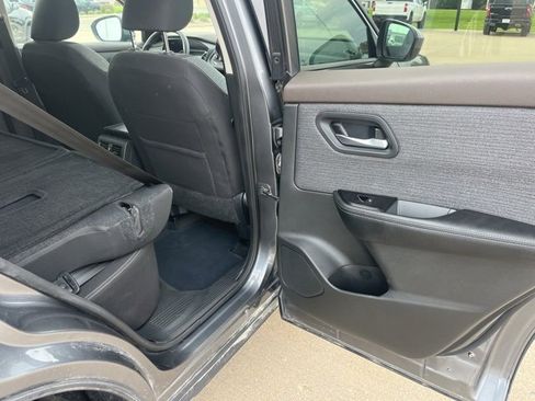 Used 2023 Nissan Rogue SV image 47