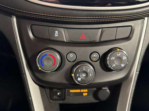 Used 2018 Chevrolet Trax LT w/ LT Convenience Package FWD image 23