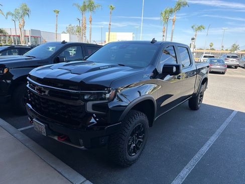 Used 2025 Chevrolet Silverado 1500 ZR2 w/ Technology Package AWD/4WD image 6
