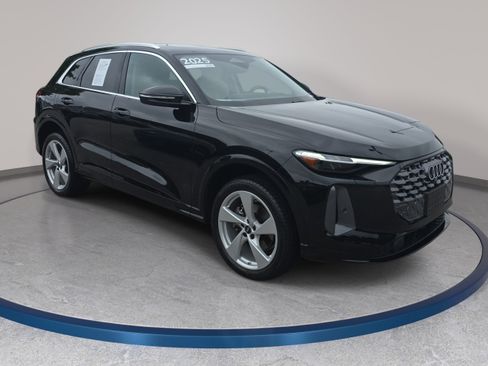 Used 2025 Audi Q5 Premium Plus w/ Premium Plus AWD/4WD image 3