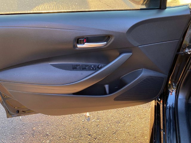 Used 2021 Toyota Corolla LE FWD image 12
