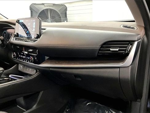 Used 2023 Nissan Rogue Platinum w/ Platinum Premium Package image 16