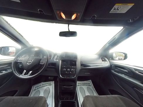 Used 2018 Dodge Grand Caravan SE FWD image 23
