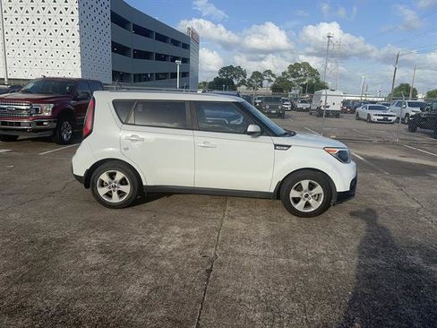 Used 2017 Kia Soul FWD image 4