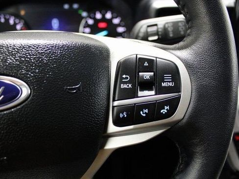 Used 2023 Ford Explorer XLT image 7