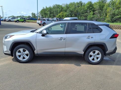 Used 2019 Toyota RAV4 XLE w/ Convenience Package image 2