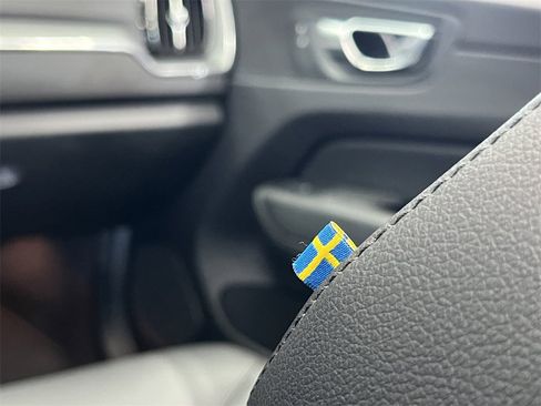 Used 2024 Volvo XC60 B5 Core image 21