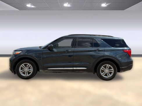 Used 2024 Ford Explorer XLT RWD image 2