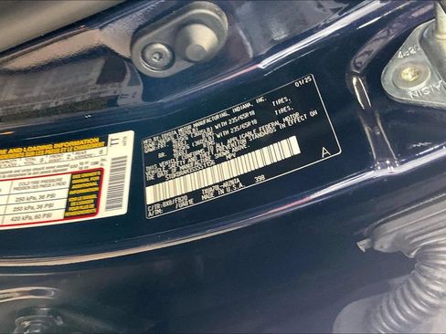 Used 2025 Toyota Highlander LE FWD image 37