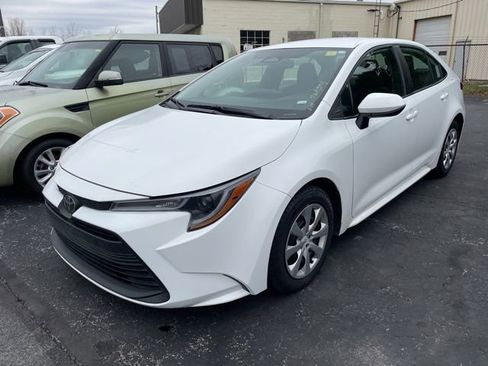 Used 2024 Toyota Corolla LE image 3