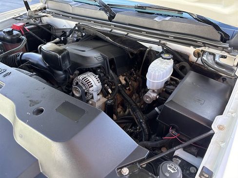 Used 2011 Chevrolet Silverado 3500 W/T AWD/4WD image 37