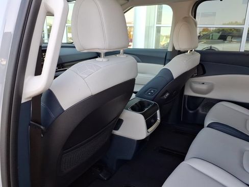New 2026 Kia Carnival EX FWD image 10