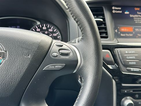 Certified 2020 Nissan Pathfinder SV image 17