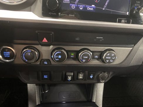 Used 2019 Toyota Tacoma TRD Off-Road AWD/4WD image 35