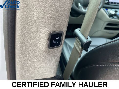 Used 2024 Chrysler Pacifica Touring-L FWD image 22