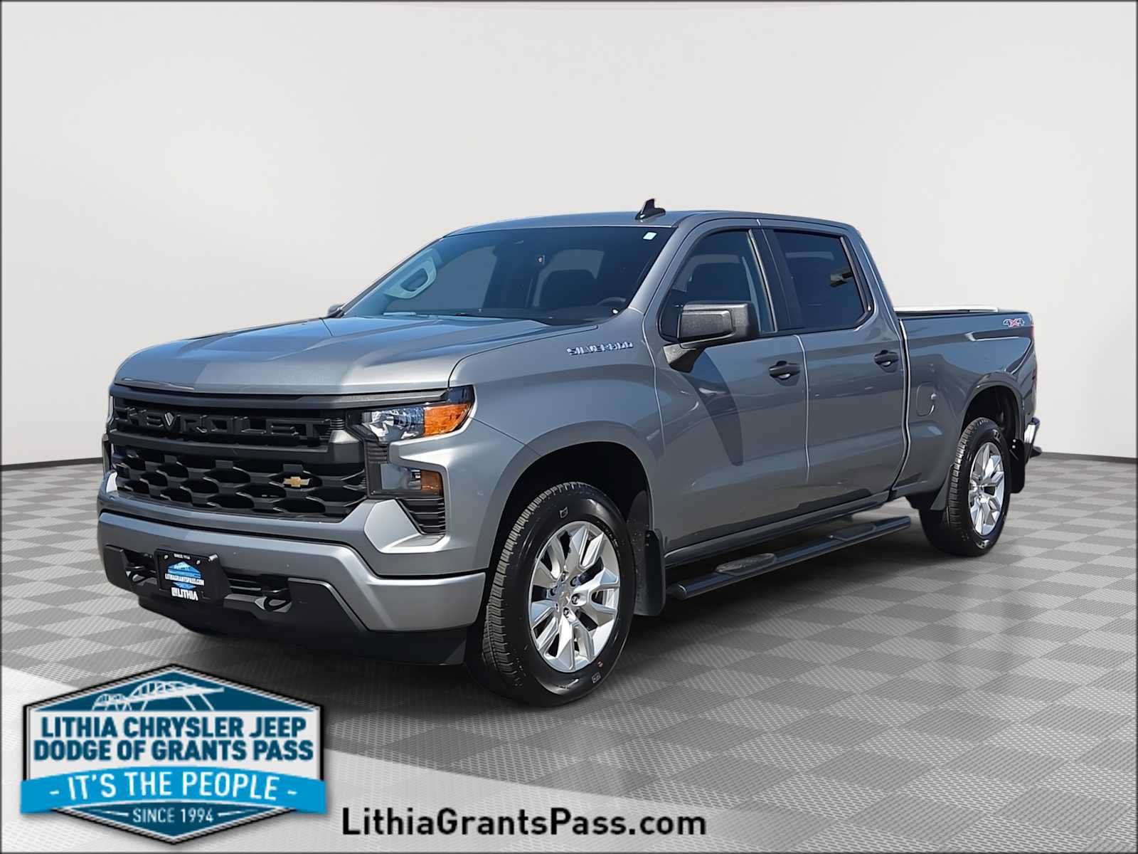 Used 2023 Chevrolet Silverado 1500 Custom AWD/4WD image 1