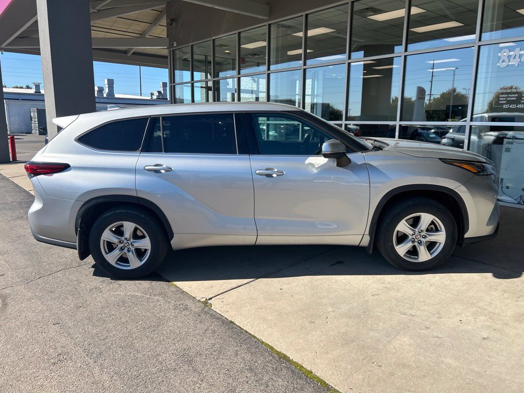 Used 2021 Toyota Highlander L AWD/4WD image 8