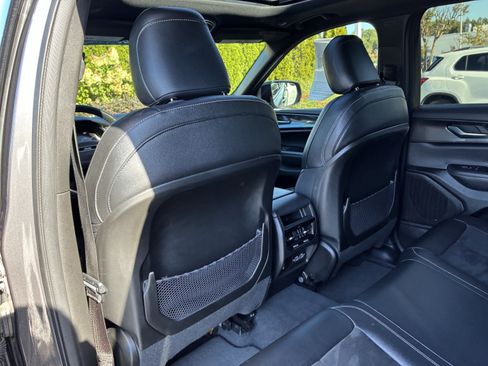 Used 2023 Jeep Grand Cherokee Altitude AWD/4WD image 25