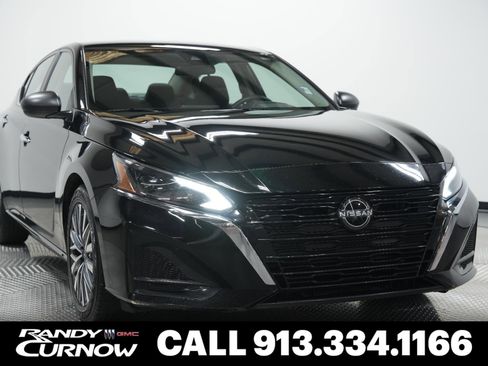 Used 2024 Nissan Altima 2.5 SV image 1