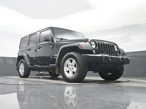 Used 2018 Jeep Wrangler Unlimited Sport S AWD/4WD image 33