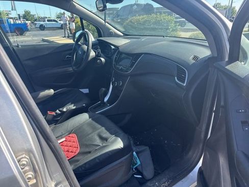 Used 2018 Chevrolet Trax LS AWD/4WD image 19