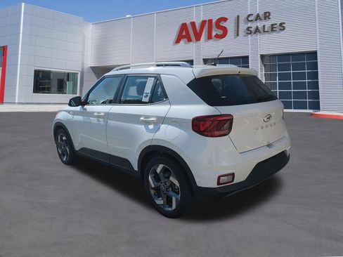 Used 2025 Hyundai Venue SEL FWD image 9