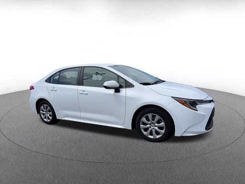 Used 2025 Toyota Corolla LE FWD image 2