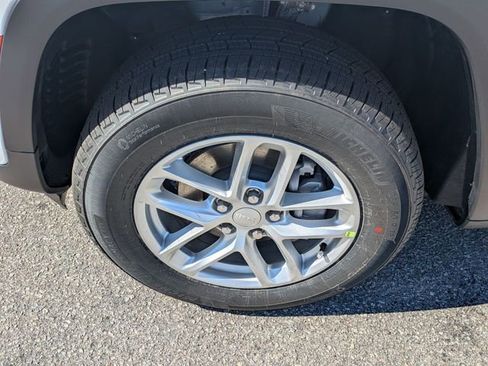 New 2026 Jeep Grand Cherokee Laredo X image 9