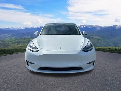 Used 2020 Tesla Model Y Long Range image 8