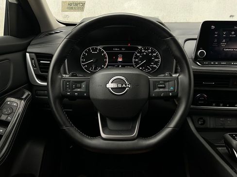 Used 2025 Nissan Rogue SV image 32