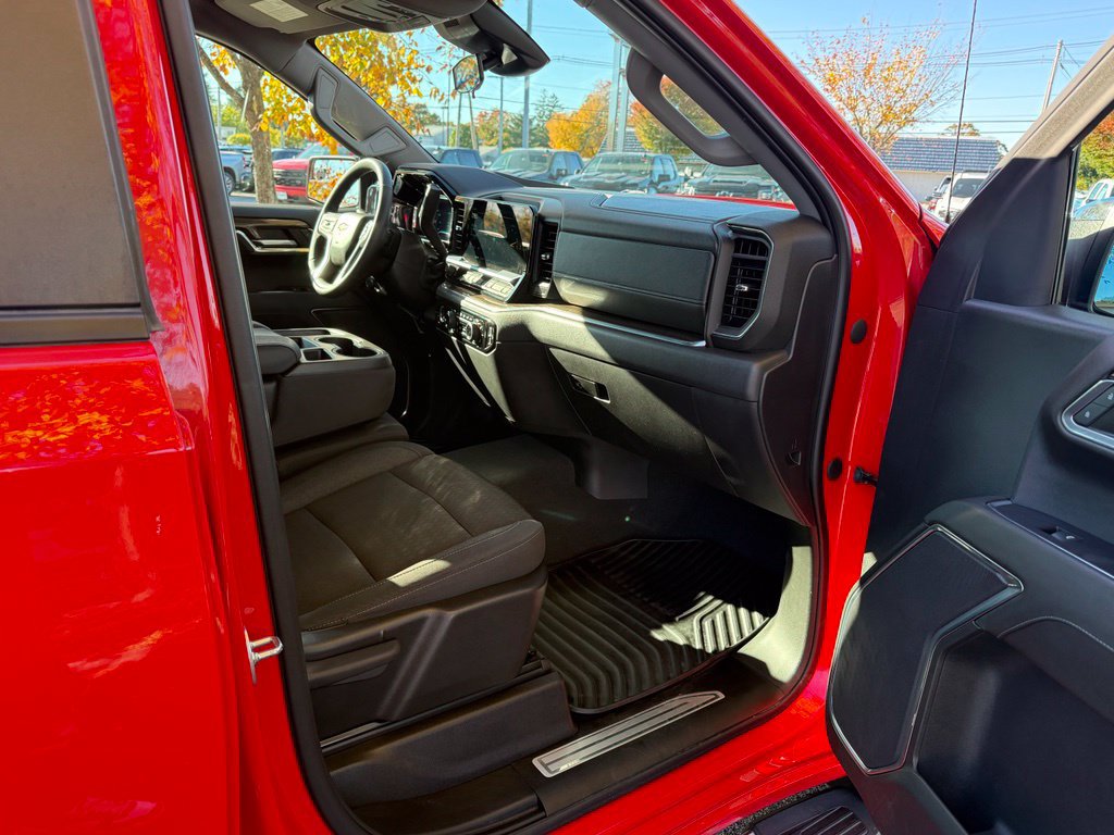 Used 2023 Chevrolet Silverado 1500 LT AWD/4WD image 15