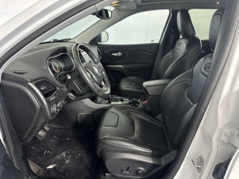 Used 2019 Jeep Cherokee Overland w/ Technology Group image 6