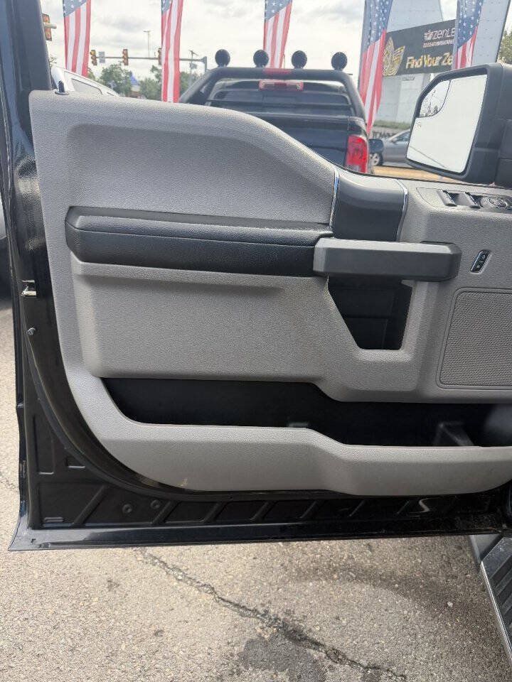 Used 2017 Ford F150 XLT w/ Equipment Group 302A Luxury AWD/4WD image 2