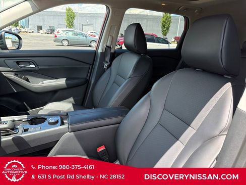 Certified 2026 Nissan Rogue SV AWD/4WD image 17