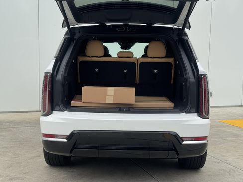 New 2025 Cadillac Escalade IQ Luxury 2 image 8