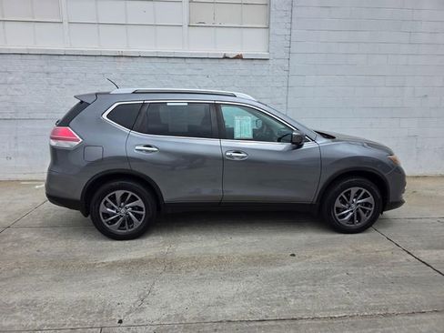 Used 2016 Nissan Rogue SL w/ SL Premium Package FWD image 3