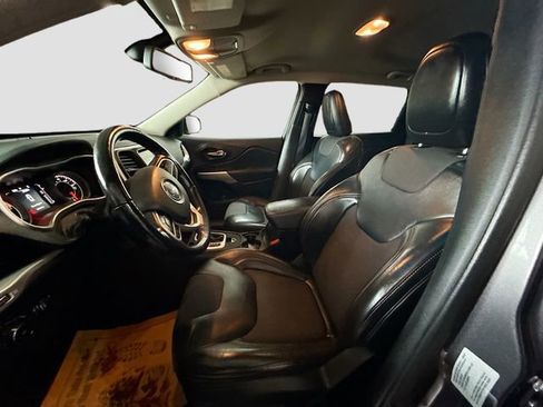 Used 2018 Jeep Cherokee Latitude Plus w/ Cold Weather Group image 20