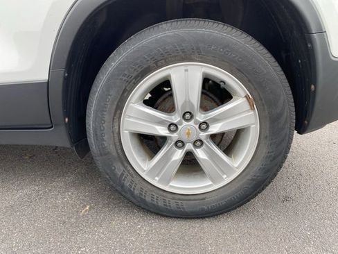 Used 2019 Chevrolet Trax LT w/ LT Convenience Package FWD image 26