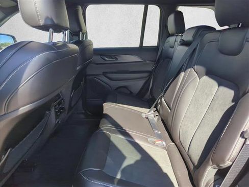 New 2025 Jeep Grand Cherokee Altitude image 16