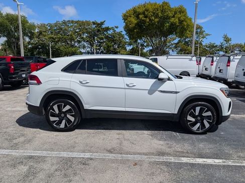 Used 2024 Volkswagen Atlas Cross Sport SE w/ Panoramic Sunroof Package image 8