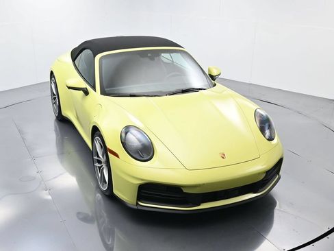 Certified 2025 Porsche 911 Carrera RWD image 33