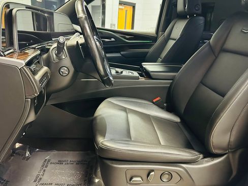 Used 2022 Cadillac Escalade ESV Luxury AWD/4WD image 11