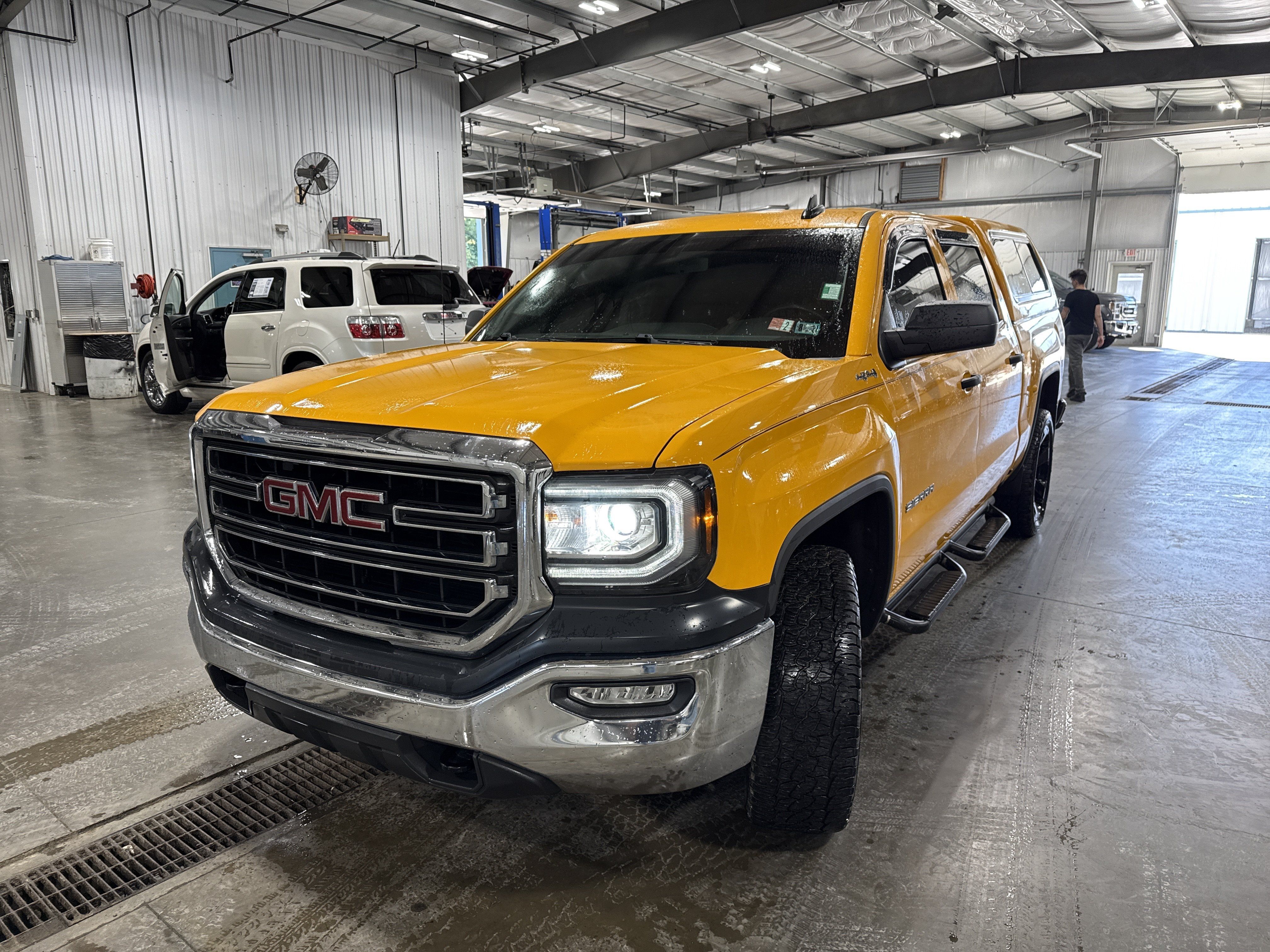 Used 2018 GMC Sierra 1500 SLE w/ SLE Value Package AWD/4WD image 6