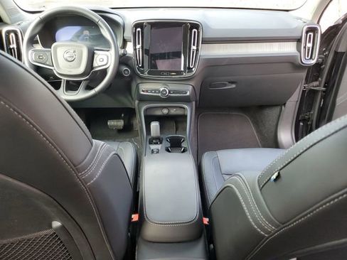 Used 2025 Volvo XC40 B5 Core image 21